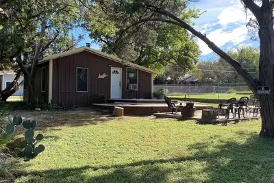 Image de Rustic Cabin by Lake Whitney