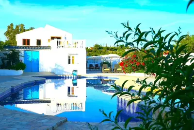 7 Bedrooms Sleeps 16