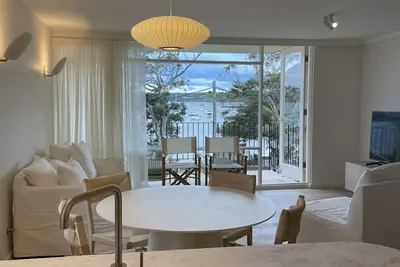 Image de Beachfront Balmoral bliss designer Newly renovated apartment