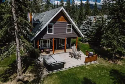Image de Quiet Cabin in the Mountains with a hot tub, CookHouse & all you need in nature!