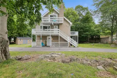 Image de Spacious Newly Renovated in 2025! 7bd/4ba Home in the Heart of Poconos sleeps 29