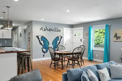 Image de Fall Specials 3 Bd. House w/hot tub and arcade games