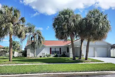 Image de Awesome Lake View Home