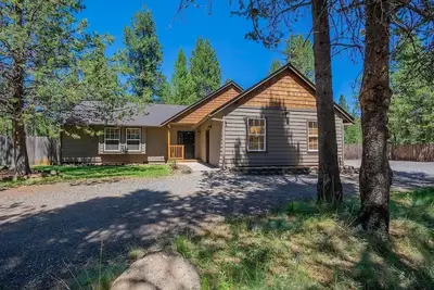 Image de Cozy 3 bedroom house, hot tub, near Sun River, Mt Bachelor, Golf