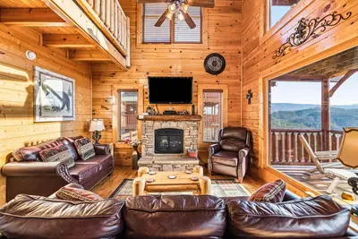 Image de Premium Host: Full Log Cabin/Spectacular MountainViews/ HotTub/WiFi/Pool/Gym! ! !