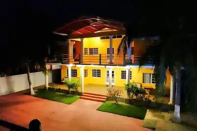 Image de Charming & Serene Retreat ~ A Walk to Ocean ~ Pool