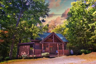 Image de Peaceful & Centrally Located: hot tub, pool table, air hockey, hammock, bathtub