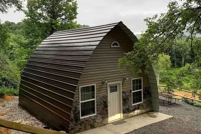 Image de \"Hangar 22\" - Foxtail Orchards, Inc