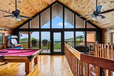 Image de 100-Mile Views! Near Dollywood! Pool & Hot Tub! King Beds & Arcade!