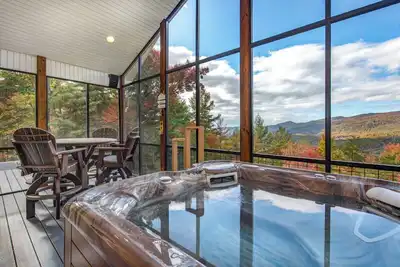 Image de New Lux 4br w views! Hot Tub + Media Room