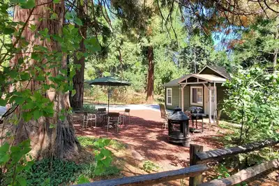 Image de Cottage #1 with a Creek and Lake, 15 miles from Lassen Np