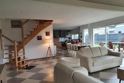 Image de Charmante maison spacieuse et lumineuse (12 personnes) Ă 2 mns des plages