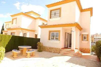 Image de Detached 4 bedroom villa with private pool, garden and outdoor Bbq area