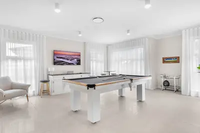 Image de Que Syrah - The Vintage Holiday Houses