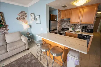 Image de Direct Oceanfront at Meridian Plaza, Pools & Views