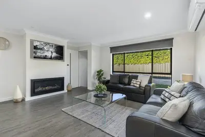 Image de Lakeside Apartment on Pool Avenue