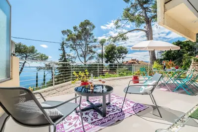 Image de Vue Des Anges-Breathless views over Baie des Anges