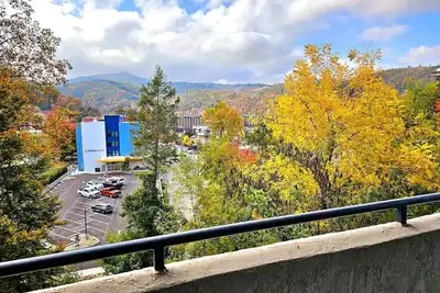 Image de 5min Walk to GBurg/Perfect Location/Mtn-City Views