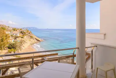 Image de Agréable appartement avec vue sur la piscine ou vue latérale sur la mer