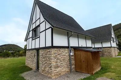 Image de Villa Edersee pour 6 personnes avec son propre sauna au Dormio Resort Eifeler Tor