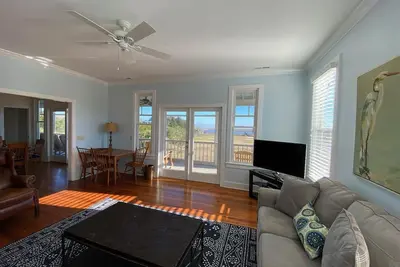 Image de \"Cape View\" Relaxing home with private dock on the Icw with Lighthouse Views!