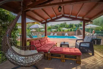 Image de Madone 4, grand appartement dans un agriturismo. Piscine, WiFi, tennis