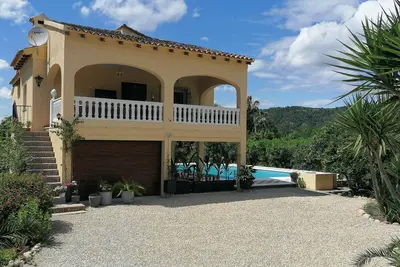 Image de Rez-de-chaussée indépendant dans belle villa, quiétude assurée!