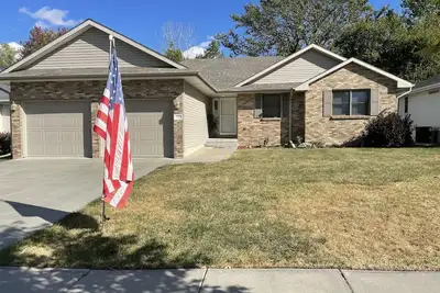 Image de Entire Elegant Single-Family House in Upscale Neighborhood & Convenient Location