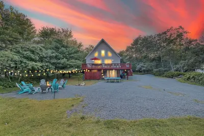 Image de \"Pocono Antilia\" 7 Br Chalet Sleep 18 w/Hot Tub, Sauna & Game Room