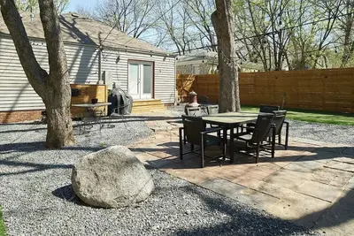 Image de Walk to Ou from this cozy house with an Amazing back yard