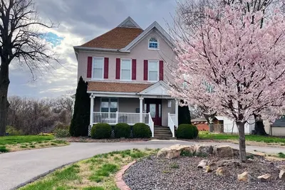 Image de Elm Street Escape- Easy Access to Alton & Stl