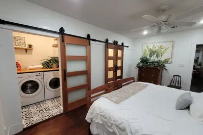 Image de Remodeled, modern, 🔥Pit, 💜Close to everything! ! Strand, Beach, Cruise🛳 MidTown