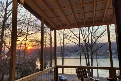 Image de Lake Front Tiny Home on beautiful Lake Chatuge