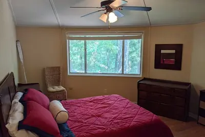 Image de Double Decker Condo! Large Groups! Next To Campus!