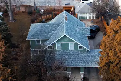 Image de 4br Unl East Campus Historic Home | Sleeps 8 | 3–4 Parking | Pergola + Porch