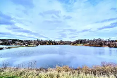 Image de Lavender Hill Lake House- Stunning Views +Walk to Shops +Near Dunes & Pentwater