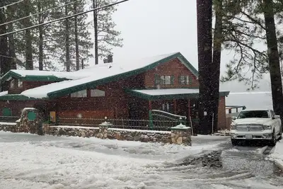 Views! ! ! Views! ! ! Great 3 Bed, 4bath Lake Front Home sleeps 6 plus floor space.