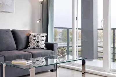 Image de Fully Furnished 1-Br Condo. Internet included