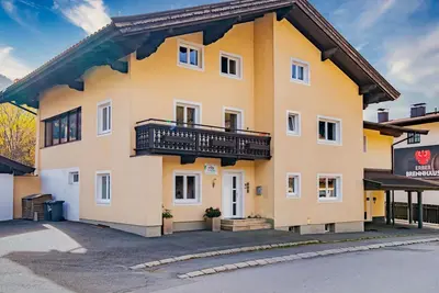 Image de Appartement moderne & balcon ensoleillé au centre de Brixen