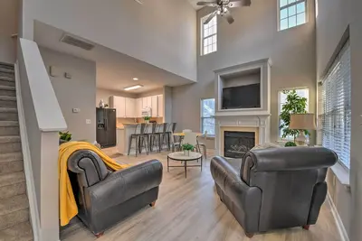 Image de Modern Charlotte Townhome ~ 9 Mi to Downtown!
