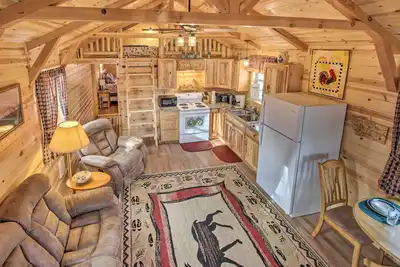 Image de Cozy Augusta Cabin w/ Grill - Walk to Main St