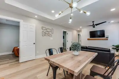 Image de Upgraded and close to downtown and 75/85