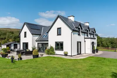 Image de Luxury Country House on the Hill