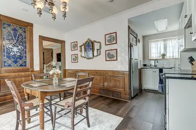 Image de Spacious Carriage House | Private Entrance | Historic & Stylish