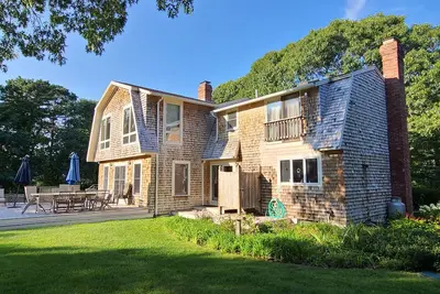 Image de Spacious 5bd+ Home--A/C, Enclosed Outdoor Shower & Lovely Grounds, Walk to Town Landing