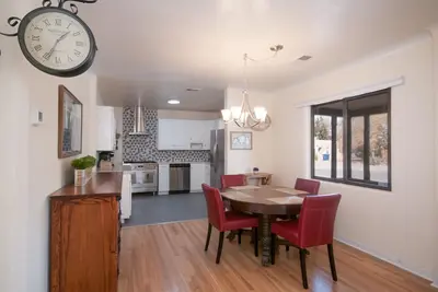 Image de Tranquil Charm, near Unm, Nob Hill