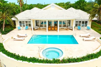 Image de Turtle Beach: Swim with Sea Turtles! Modern Villa w/Pool, Jacuzzi, & Free Kayak!