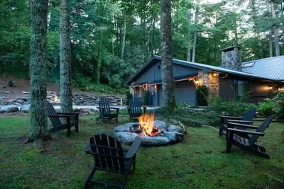 Image de Nestle Inn -2 night min. luxury industrial farmhouse style. Close to Main St.