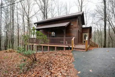 Image de Whispering Winds- Pet Friendly, Hot Tub, Arcade Games, Firepit