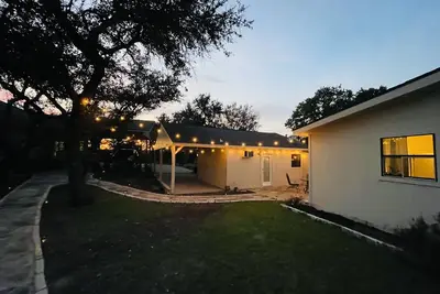 Image de Gorgeous 3 cottage cluster, private homes with shared courtyard